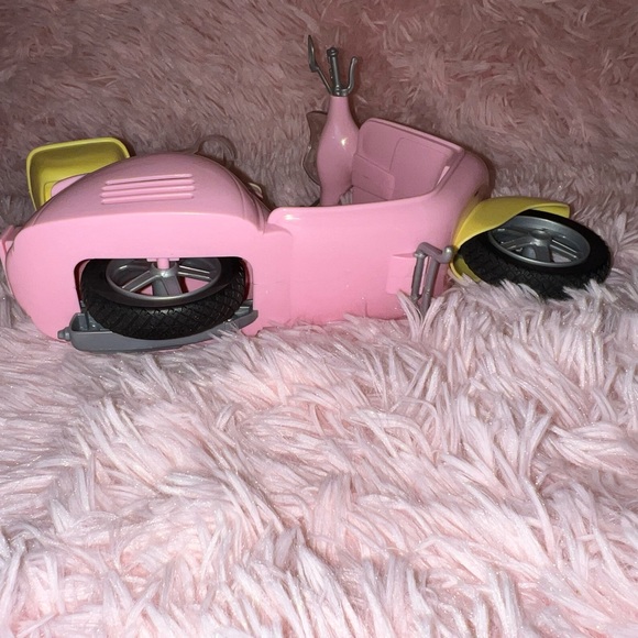 Barbie Scooter with Puppy & Helmet - Like New! - Picture 6 of 9